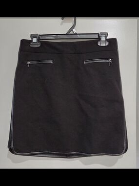 White House Black Market / Black Skirt with Zip Pockets / Size 0